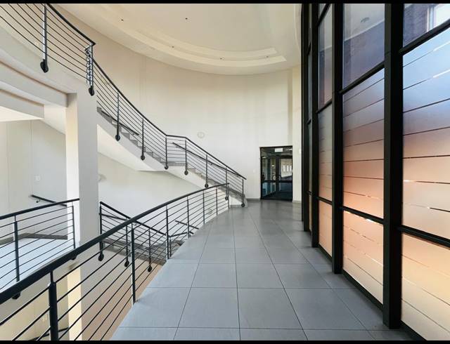 3,150M² OFFICE TO LET IN VORNA VALLEY